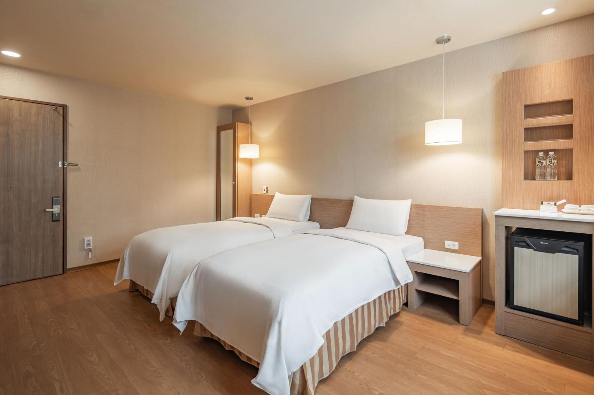 Kindness Hotel - Kaohsiung Main Station חדר תמונה