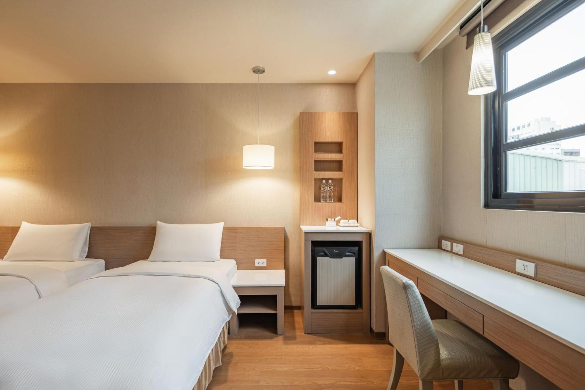 Kindness Hotel - Kaohsiung Main Station חדר תמונה