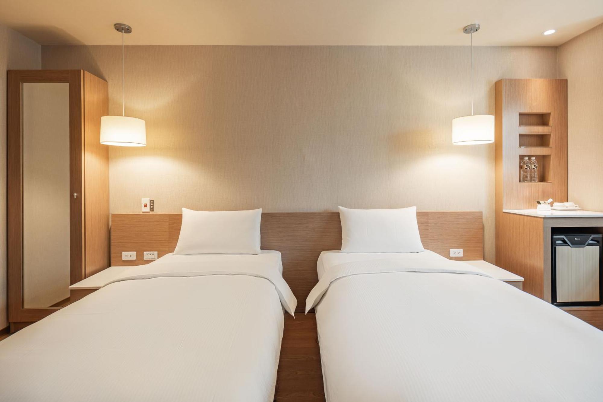 Kindness Hotel - Kaohsiung Main Station חדר תמונה