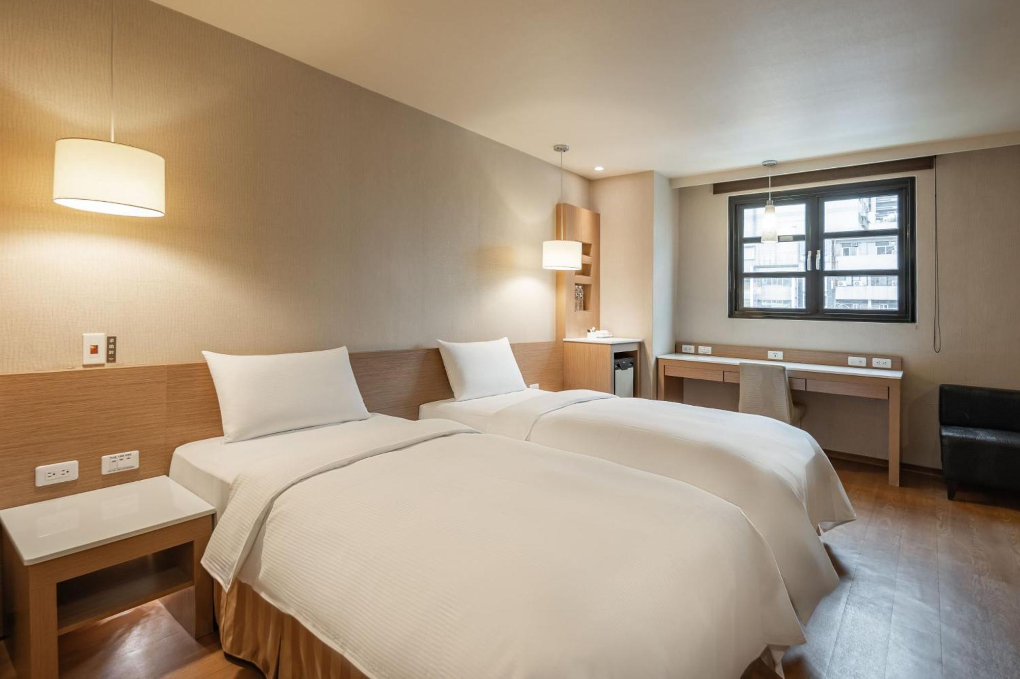 Kindness Hotel - Kaohsiung Main Station חדר תמונה