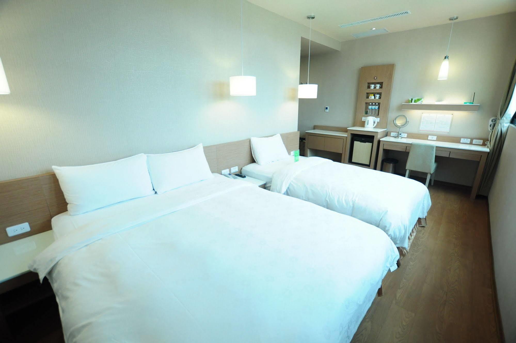 Kindness Hotel - Kaohsiung Main Station מראה חיצוני תמונה